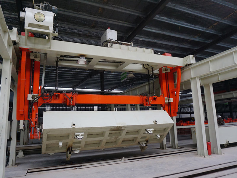 Hydraulic, frequency conversion reversing lifting device
